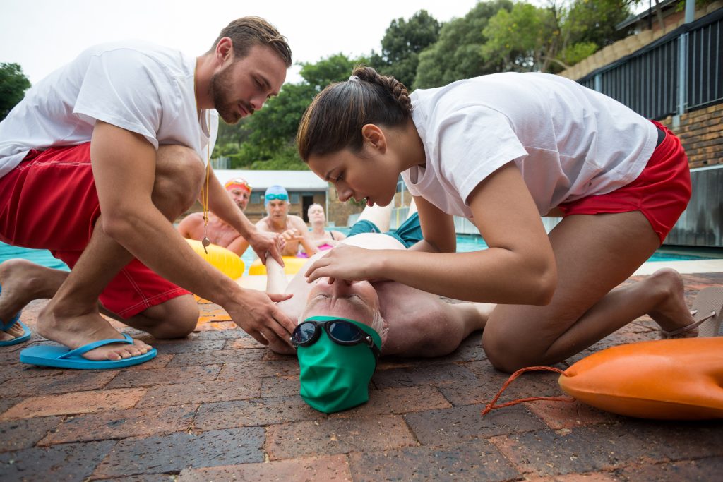 Lifeguard-pro-reanimation-of-person-water-safety-swim-instructor